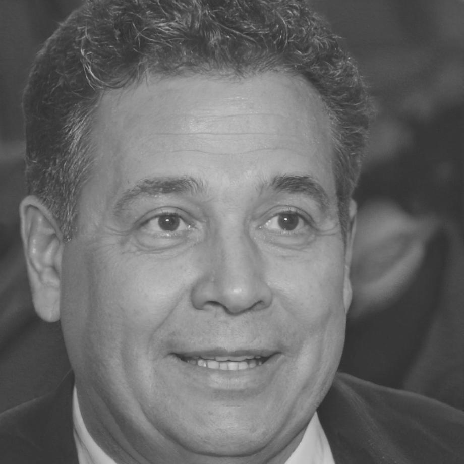 Portrait de Julien Mercier, expert en analyse financière